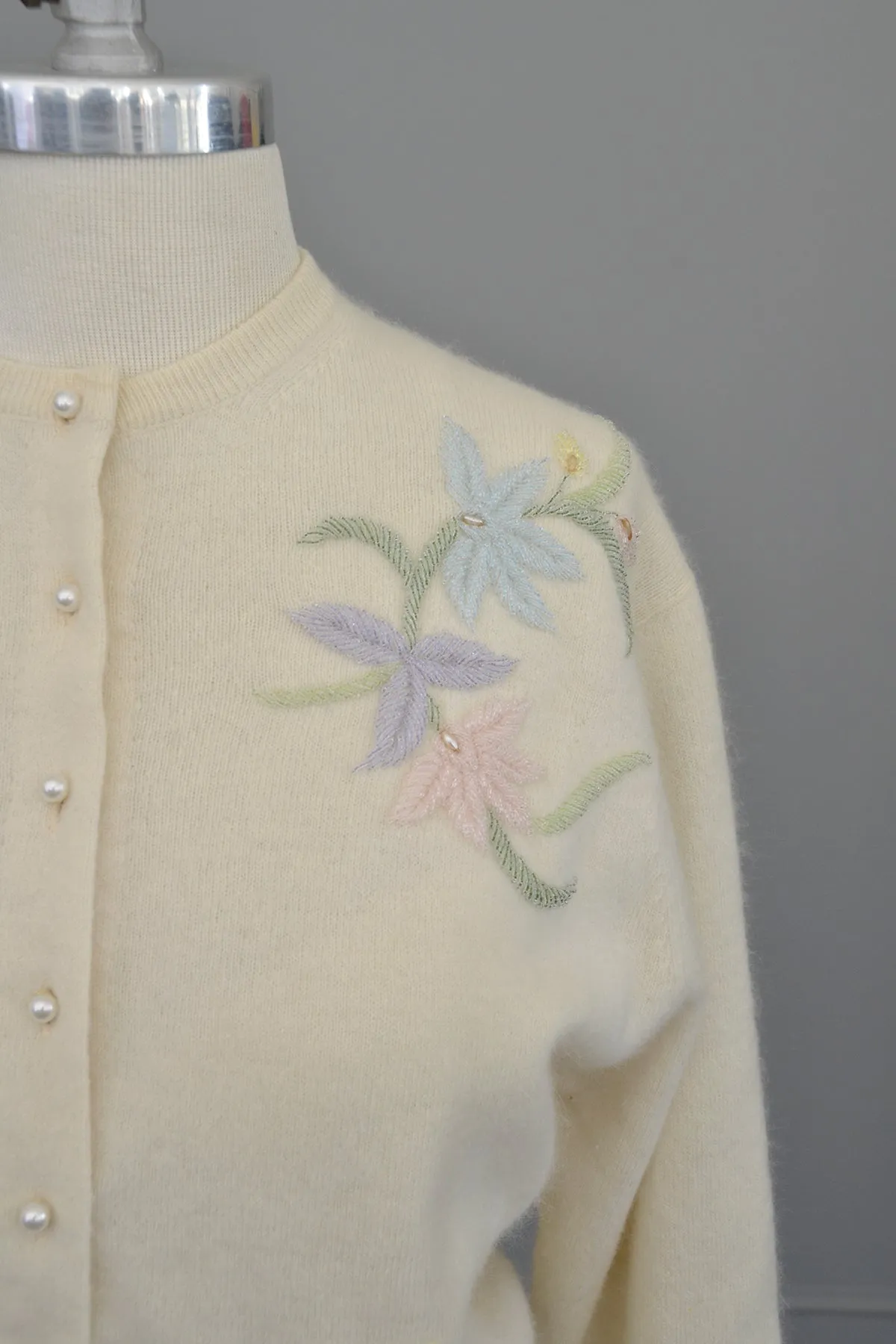 1950s Off White Floral Sprigs Beaded Sweater