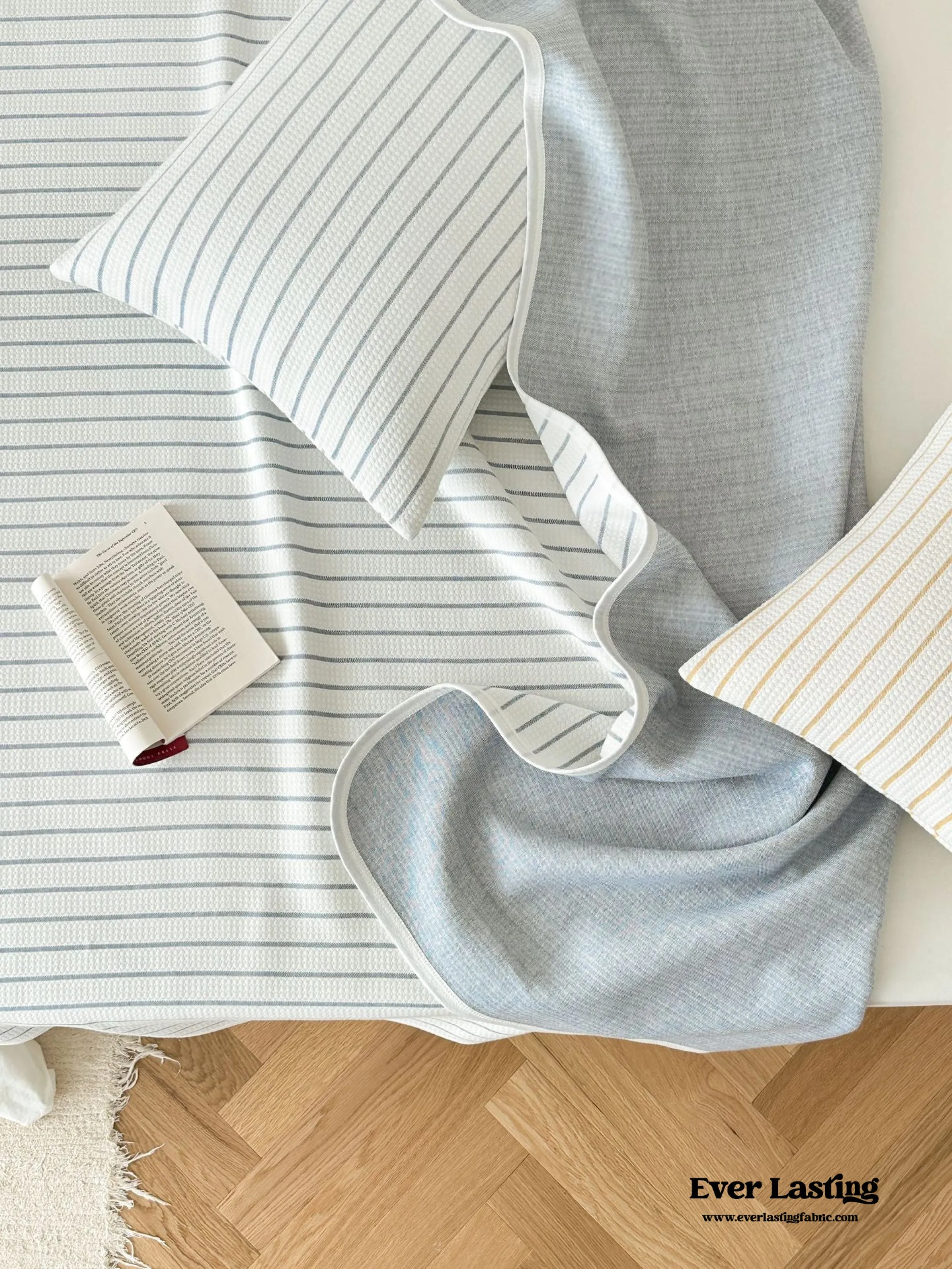 Breathable Pastel Knitted Blanket / Blue Stripes