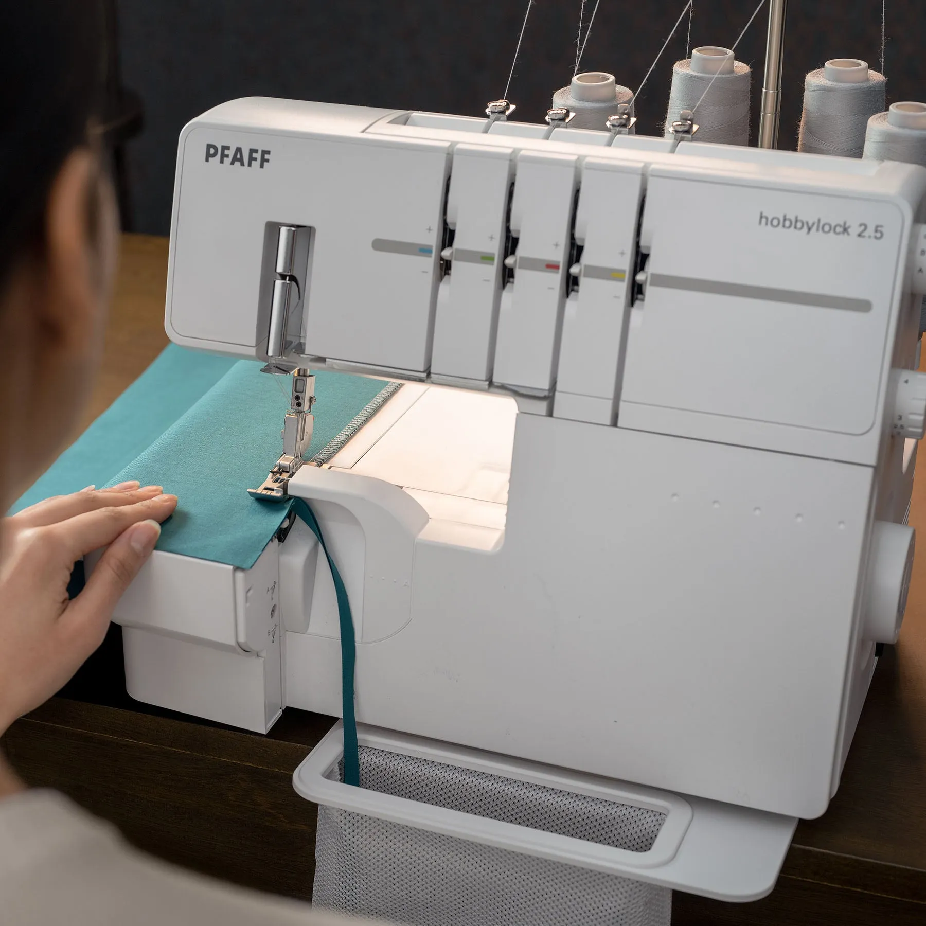 PFAFF® hobbylock™ 2.5 Overlock Machine