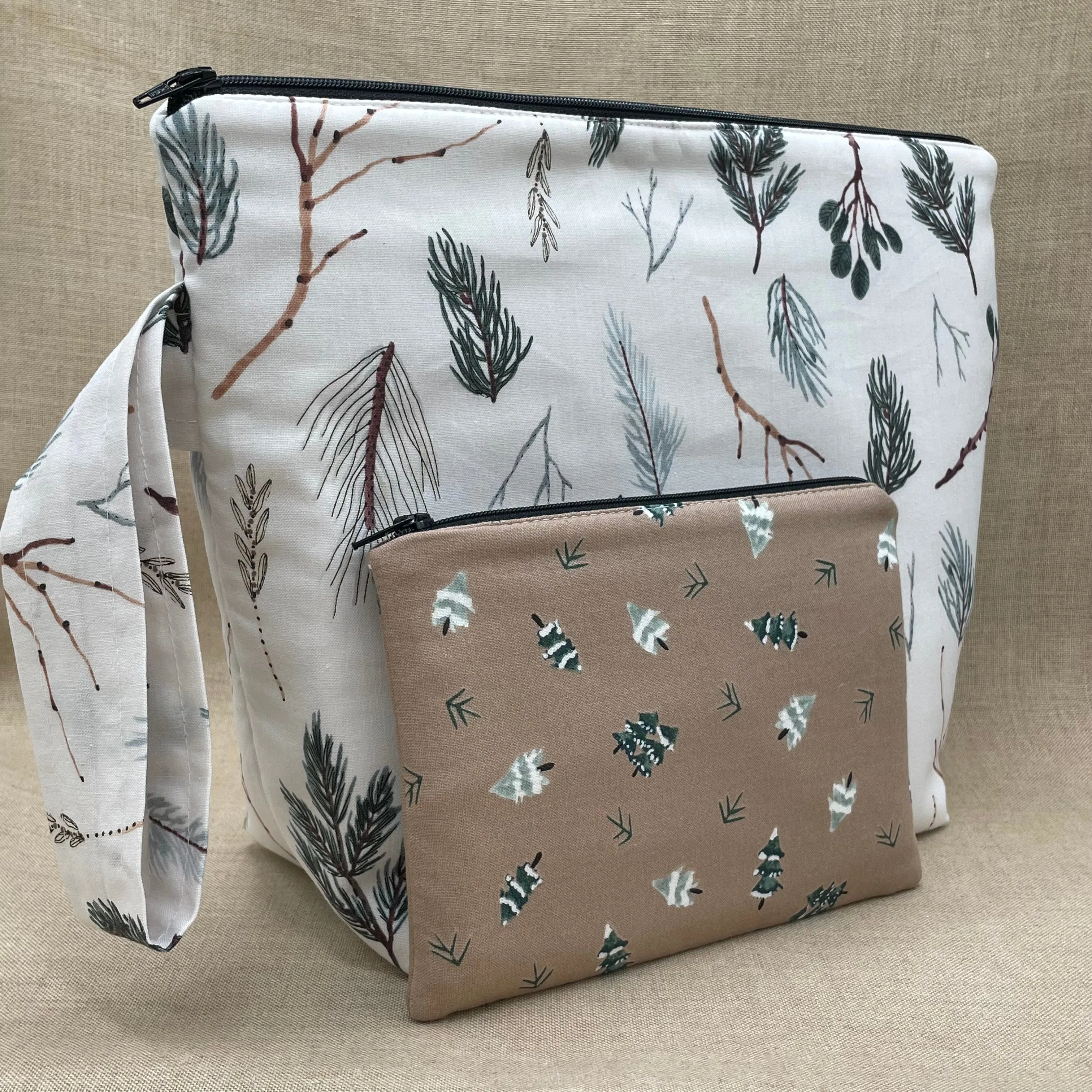 Winter Sprig Medium Wedgetote with Coordinating Notions Pouch